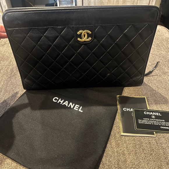 Sold!!🔥 Chanel Clutch W/ Chain - Picture 3 of 15